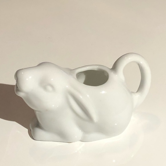 Easter bunny Vintage white ceramic rabbit creamer - Picture 2 of 8